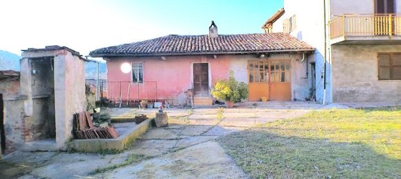 11 rooms House in Serralunga di Crea, Italy No. 233023 2
