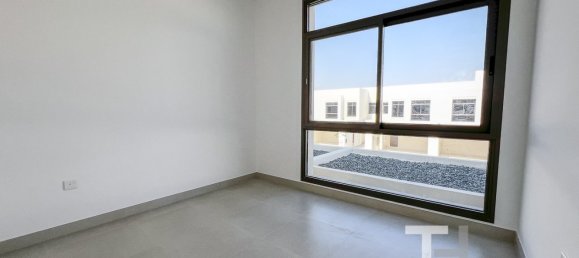 3 bedrooms Townhouse in Town Square, UAE No. 28981 10