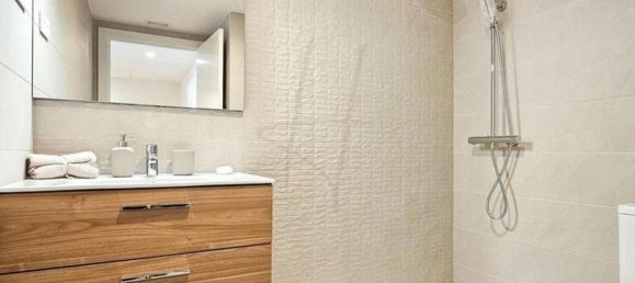 3 Schlafzimmer Doppelhaus in Cornella De Llobregat, Spain, Nr. 81490 20