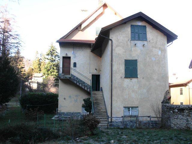 Apartamento de 5 habitaciónes en Urbe, Italy No. 7207