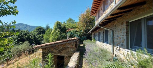 5 bedrooms House in Molazzana, Italy No. 169183 7