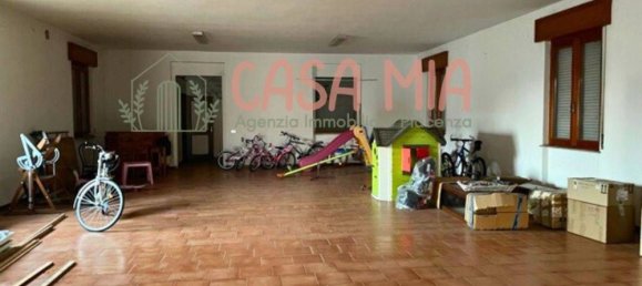 348m² Commercial property in Calendasco, Italy No. 164065 8