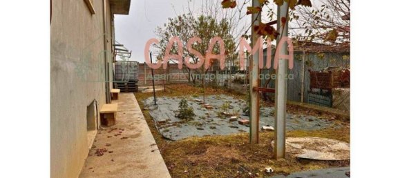 348m² Commercial property in Calendasco, Italy No. 164065 10