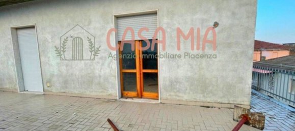 348m² Commercial property in Calendasco, Italy No. 164065 5