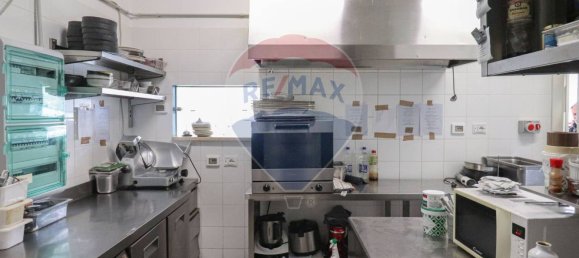 3 rooms Commercial property in Rome, Italy No. 52608 36