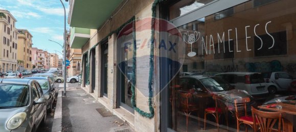 3 rooms Commercial property in Rome, Italy No. 52608 3