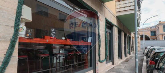 3 rooms Commercial property in Rome, Italy No. 52608 4