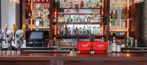 3 rooms Commercial property in Rome, Italy No. 52608 7