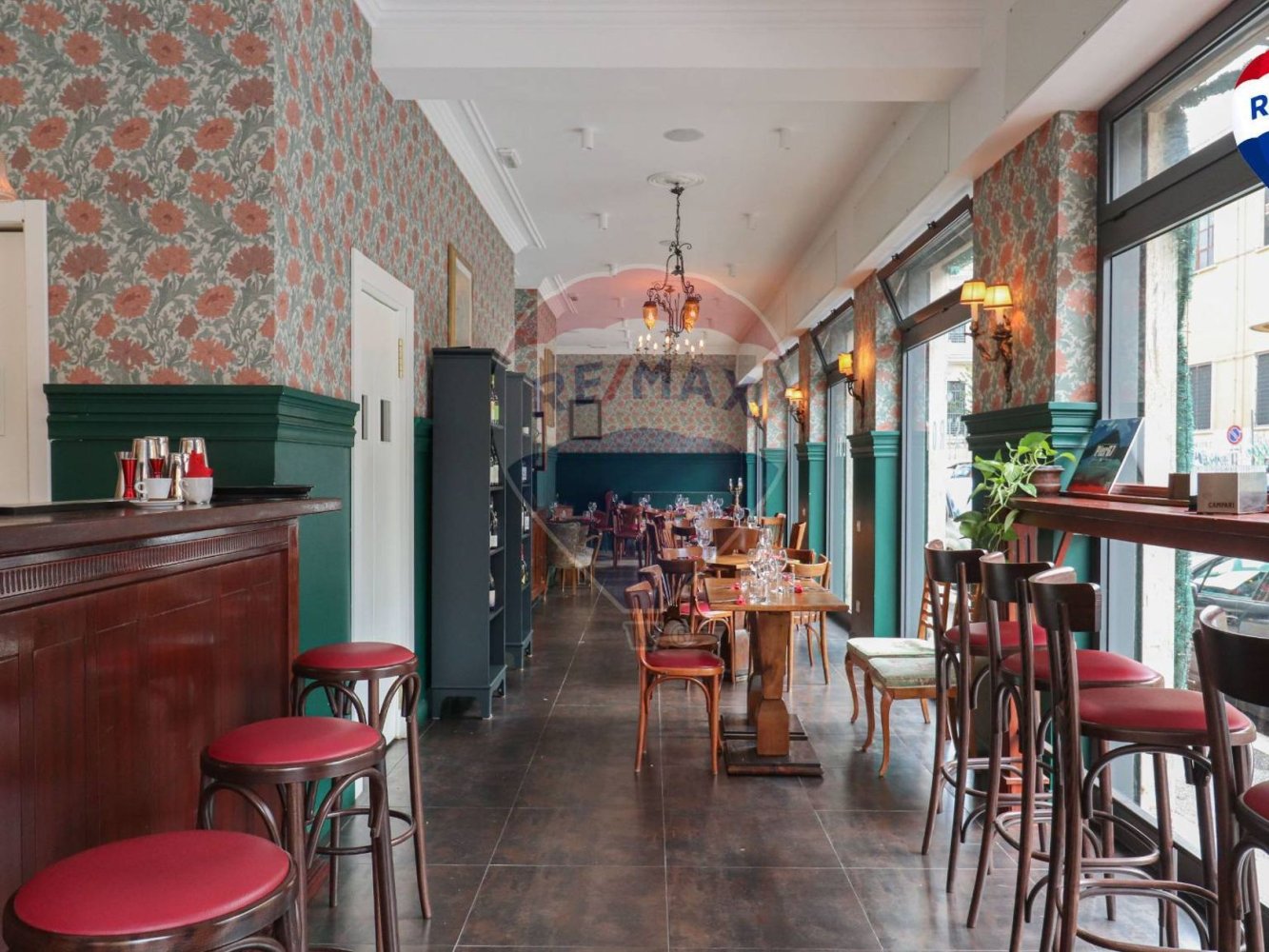 3 rooms Commercial property in Rome, Italy No. 52608