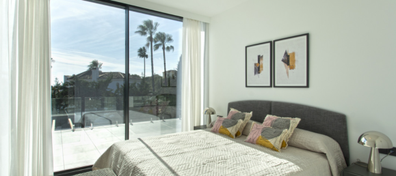 4 bedrooms Villa in Estepona, Spain No. 4805 18