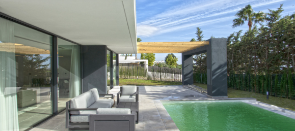 4 bedrooms Villa in Estepona, Spain No. 4805 2