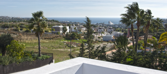 4 bedrooms Villa in Estepona, Spain No. 4805 3