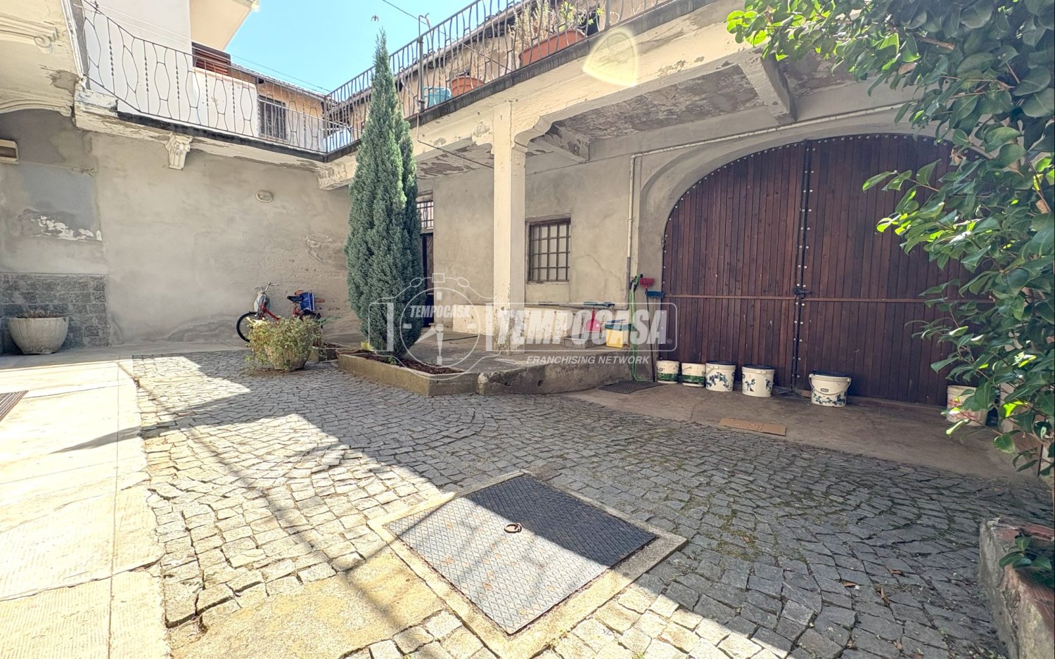 Casa de 10 habitaciónes en Strambino, Italy No. 305177