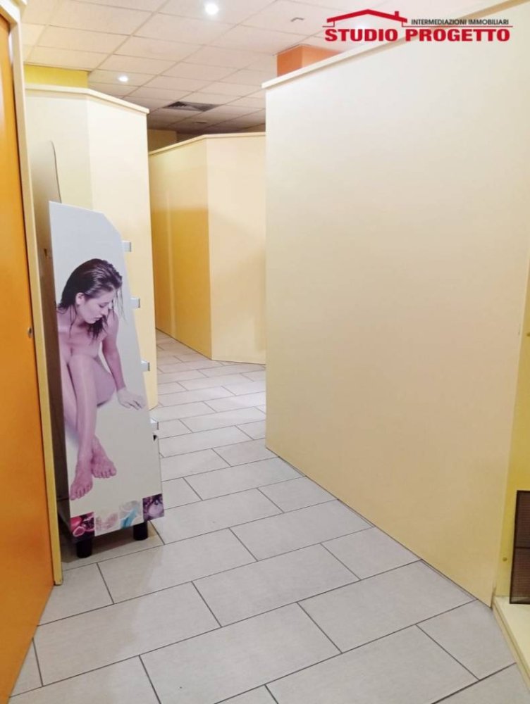 Imóvel comercial de 1 divisão em Carate Brianza, Italy N.º 368297