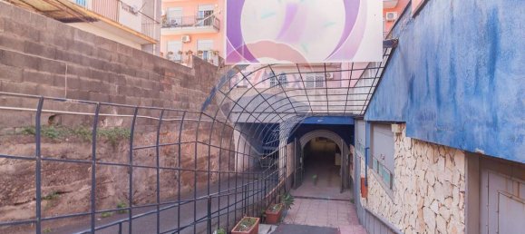 5 bedrooms Commercial property in Catania, Italy No. 77958 2