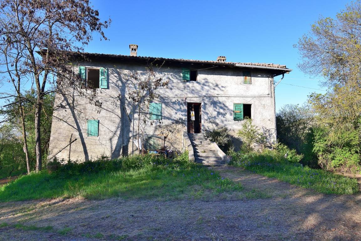 16 rooms Building in Valsamoggia, Italy No. 149819