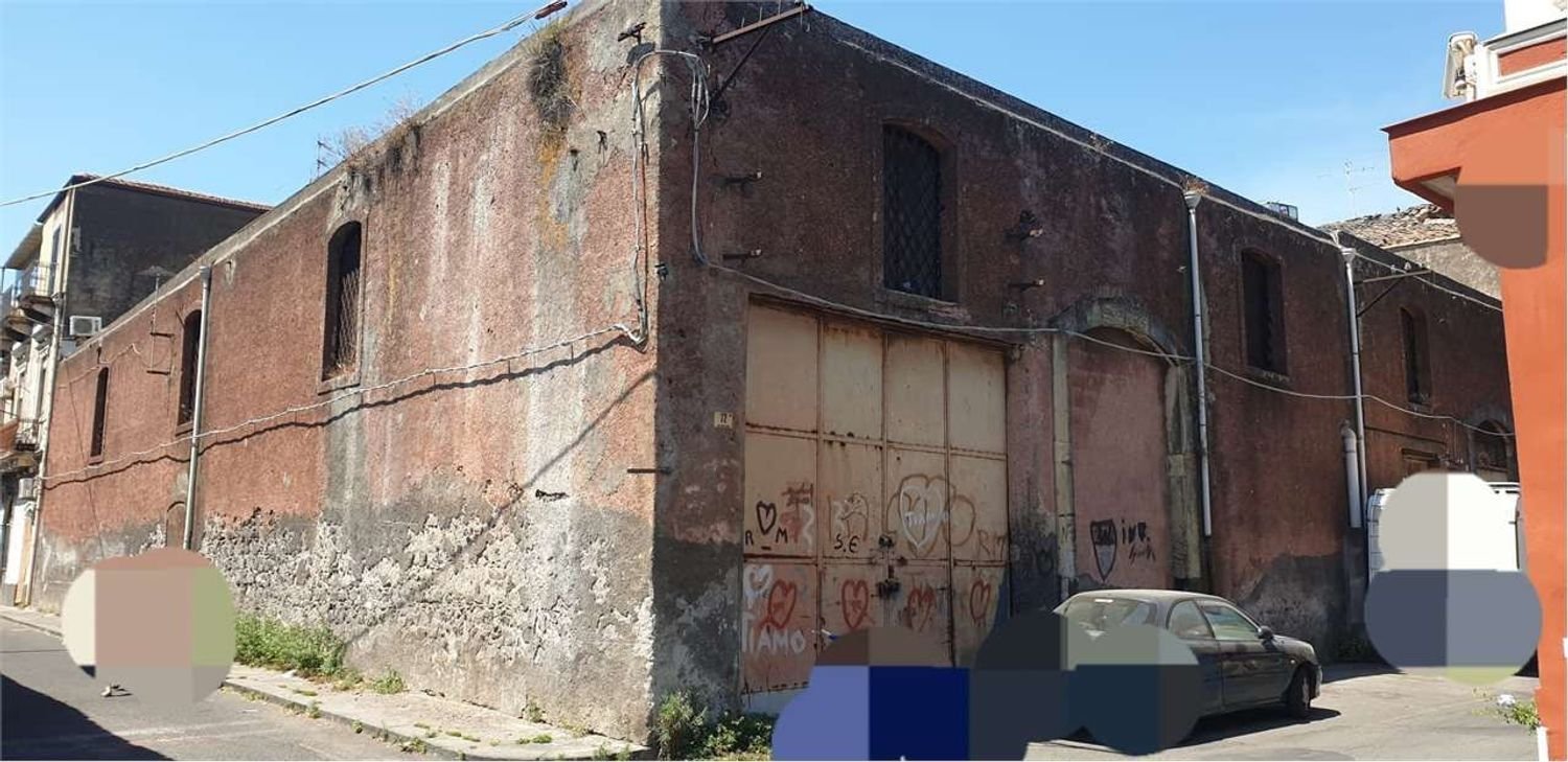 6 rooms Warehouse in Catania, Italy No. 116126