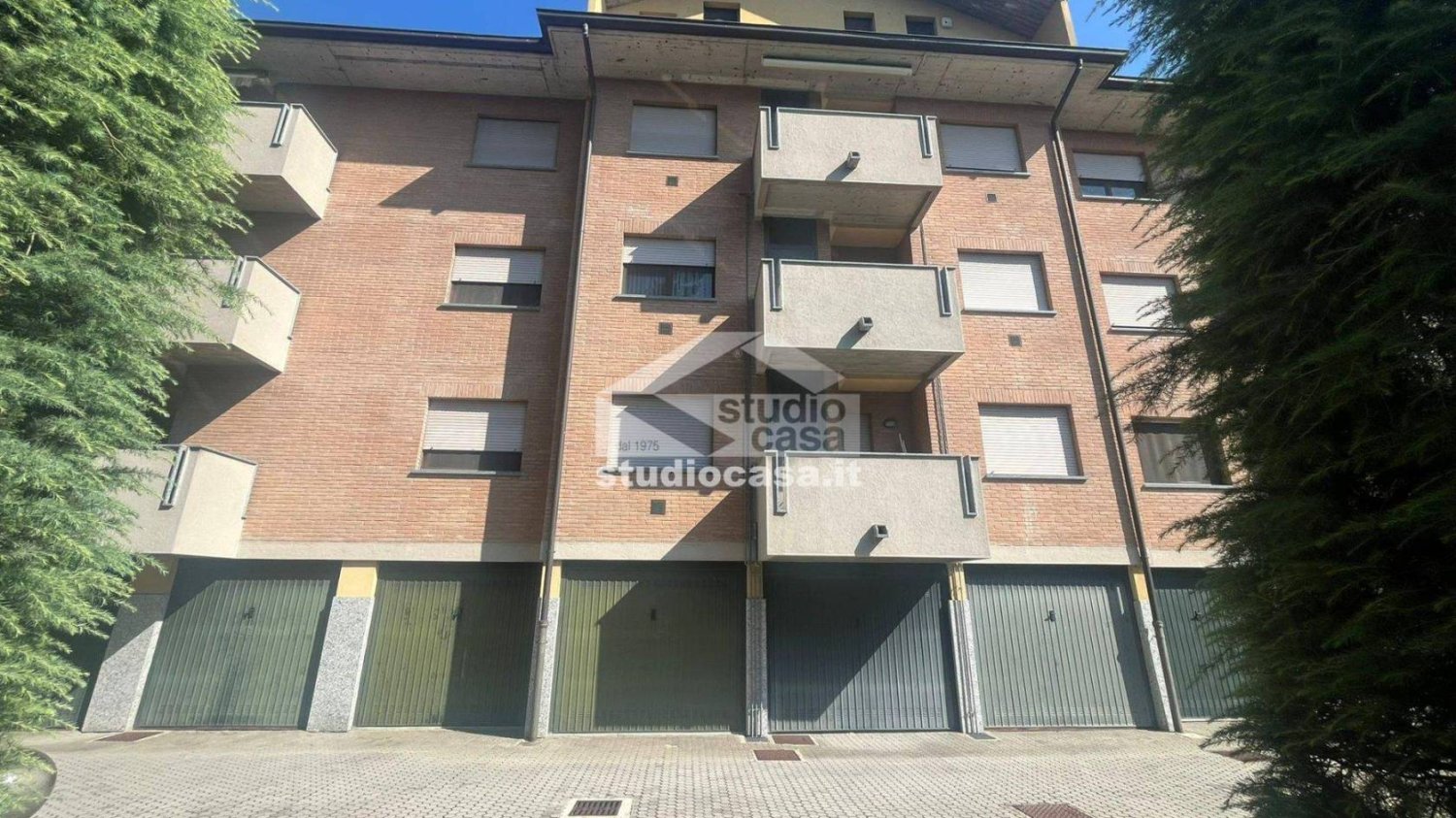 17m² Garage in Melegnano, Italy No. 265522