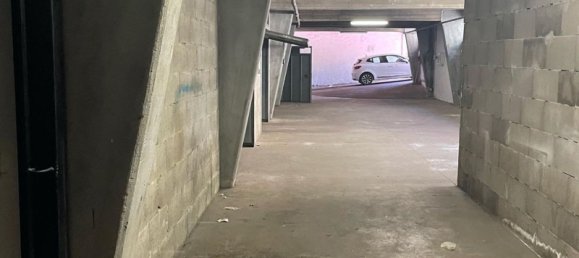 مرآب في Rome, Italy رقم 170216 6