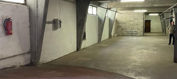 مرآب في Rome, Italy رقم 170216 3