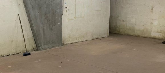 مرآب في Rome, Italy رقم 170216 7