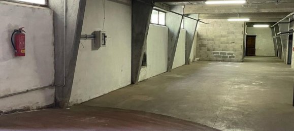 مرآب في Rome, Italy رقم 170216 4