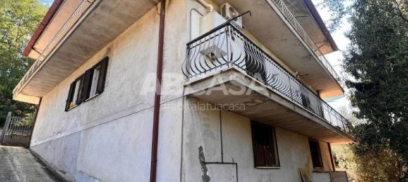 3 bedrooms Apartment in Velletri, Italy No. 66052 3