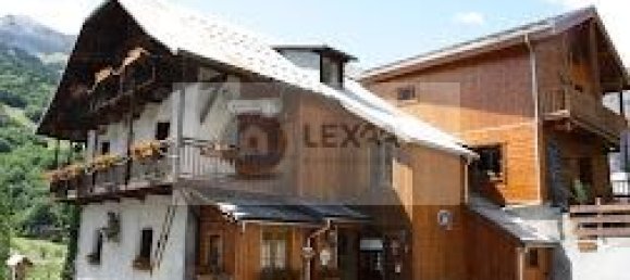 760m² Commercial property in Hautes-Alpes, France No. 304631 8