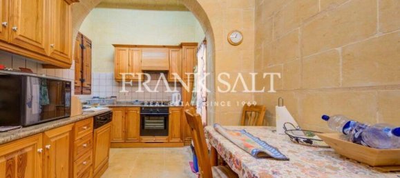 3 bedrooms Farm in Xaghra, Malta No. 1032 8