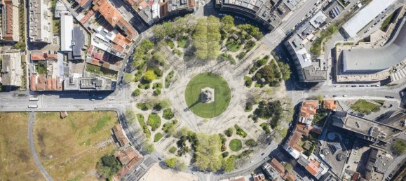 67m² Commercial property in Porto, Portugal No. 66250 7