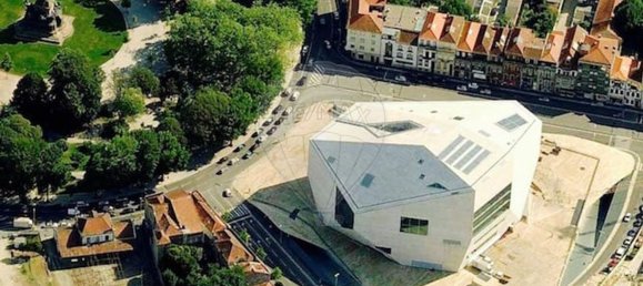 67m² Commercial property in Porto, Portugal No. 66250 9