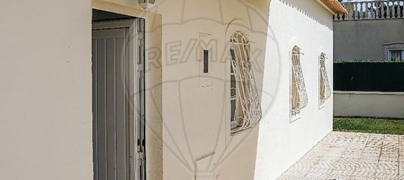 Casa de 4 dormitorios en Guia, Portugal No. 22509 8