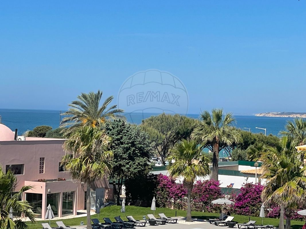 Casa de 4 dormitorios en Guia, Portugal No. 22509