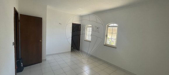 Casa de 4 dormitorios en Guia, Portugal No. 22509 14