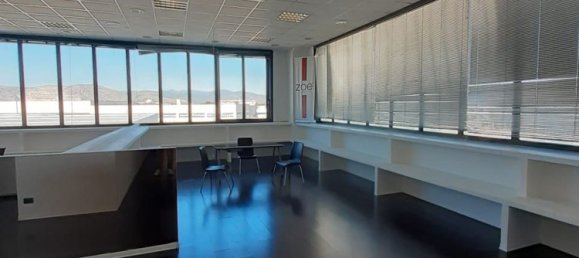 Gewerbliche Immobilie in Marcianise, Italy 80m², Nr. 255391 6