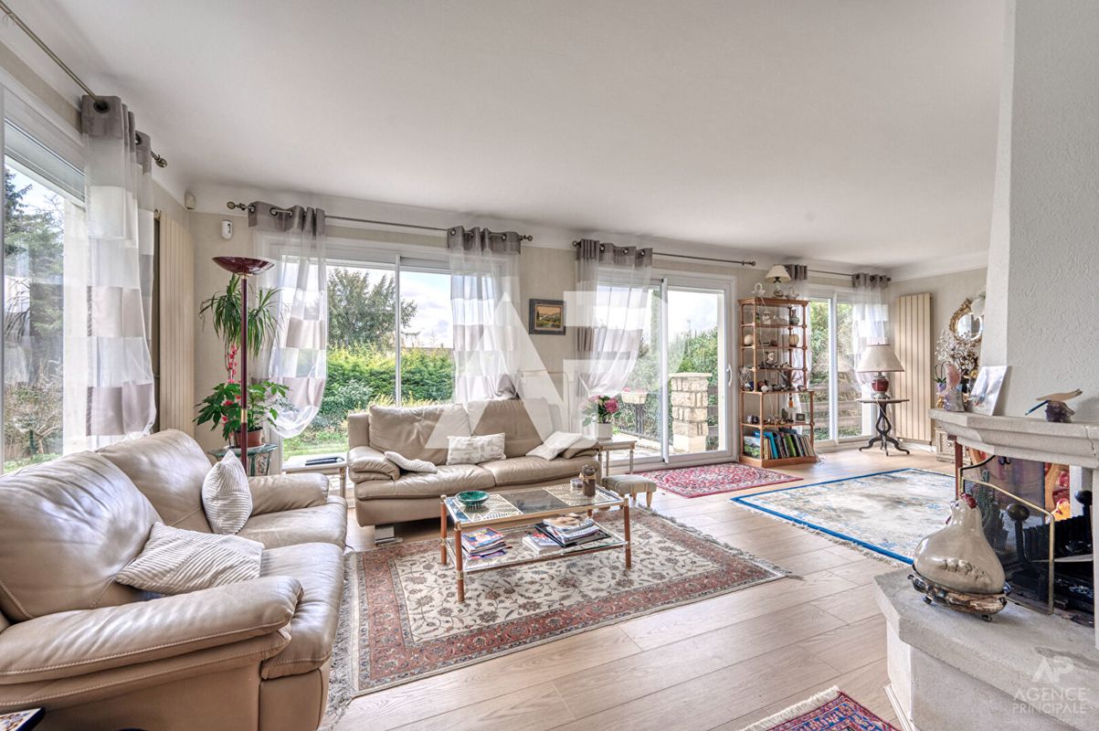 5 bedrooms House in Rueil-Malmaison, France No. 117857