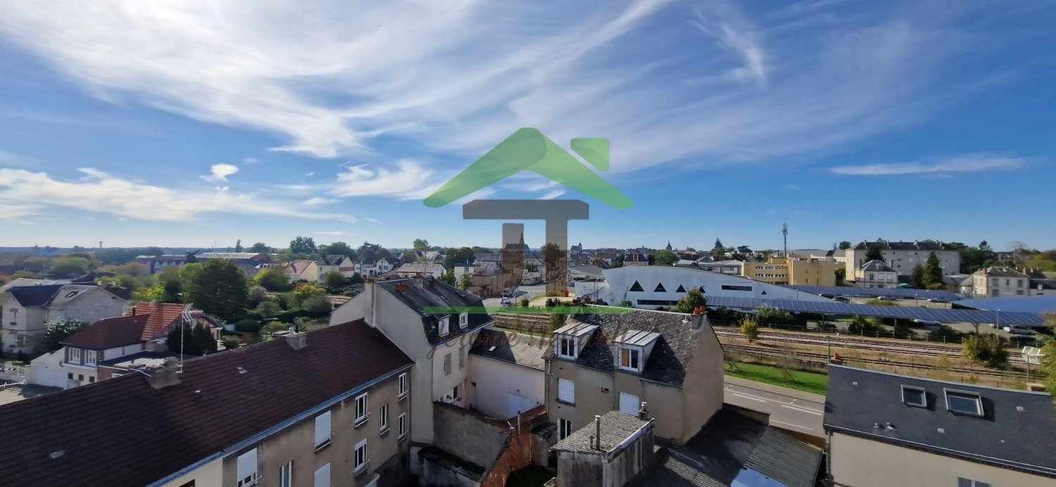 3 bedrooms Apartment in Chateaudun, France No. 57266