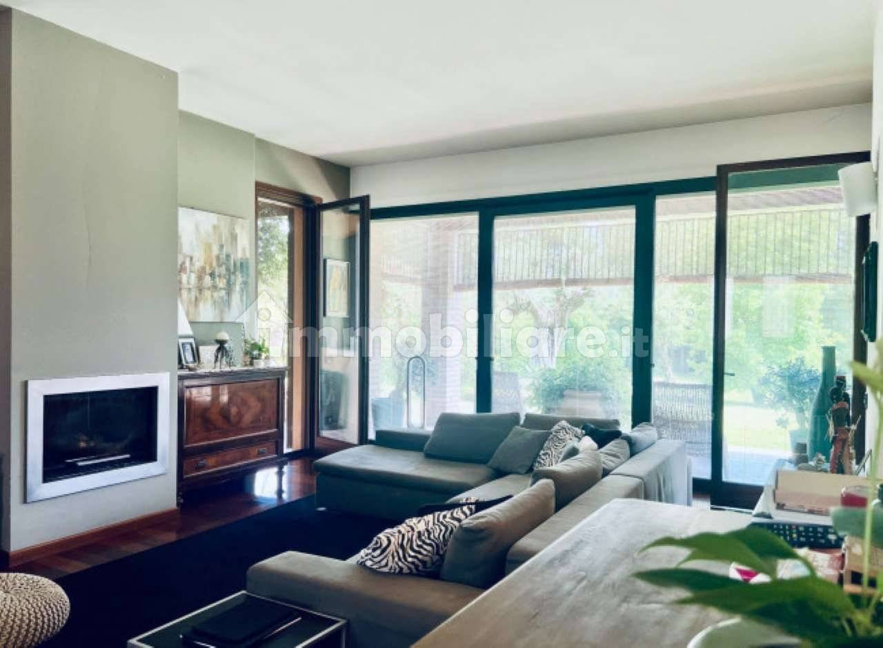 Casa de 3 dormitorios en Volongo, Italy No. 207873