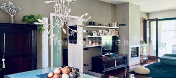 Casa de 3 dormitorios en Volongo, Italy No. 207873 2