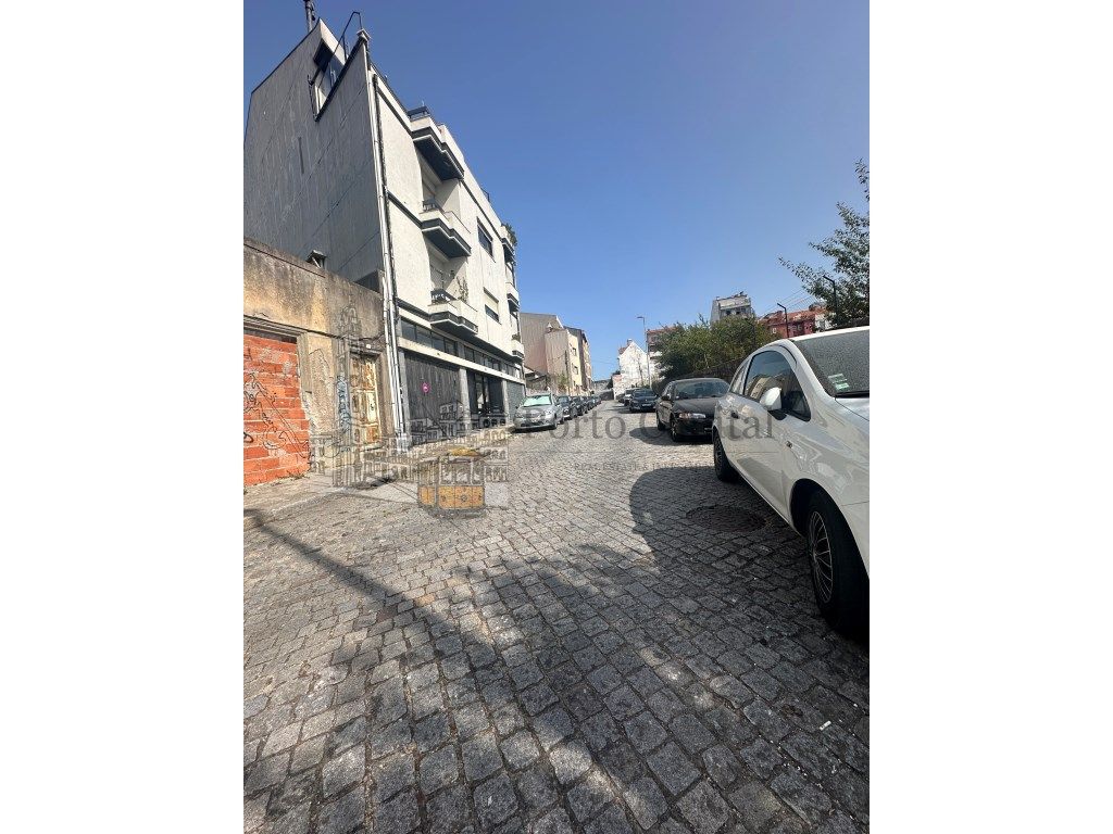 201m² Land in Porto, Portugal No. 264977