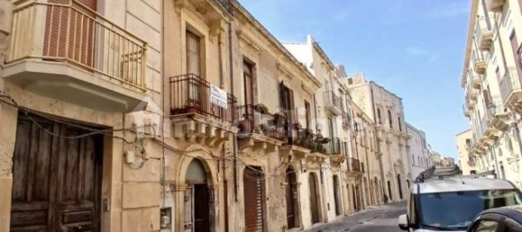 5 rooms Apartment in Syracuse, Italy No. 243886 3