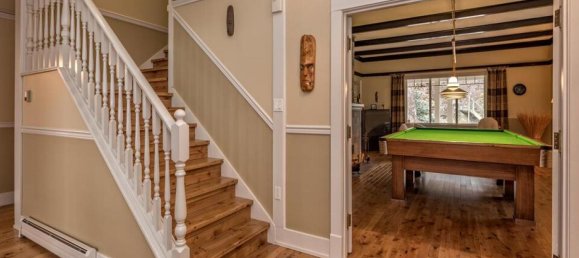 6 bedrooms House in British Columbia, Canada No. 1296 5