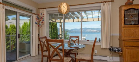 6 bedrooms House in British Columbia, Canada No. 1296 9