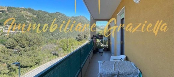 Apartamento de 3 habitaciónes en Vallecrosia, Italy No. 16677 2