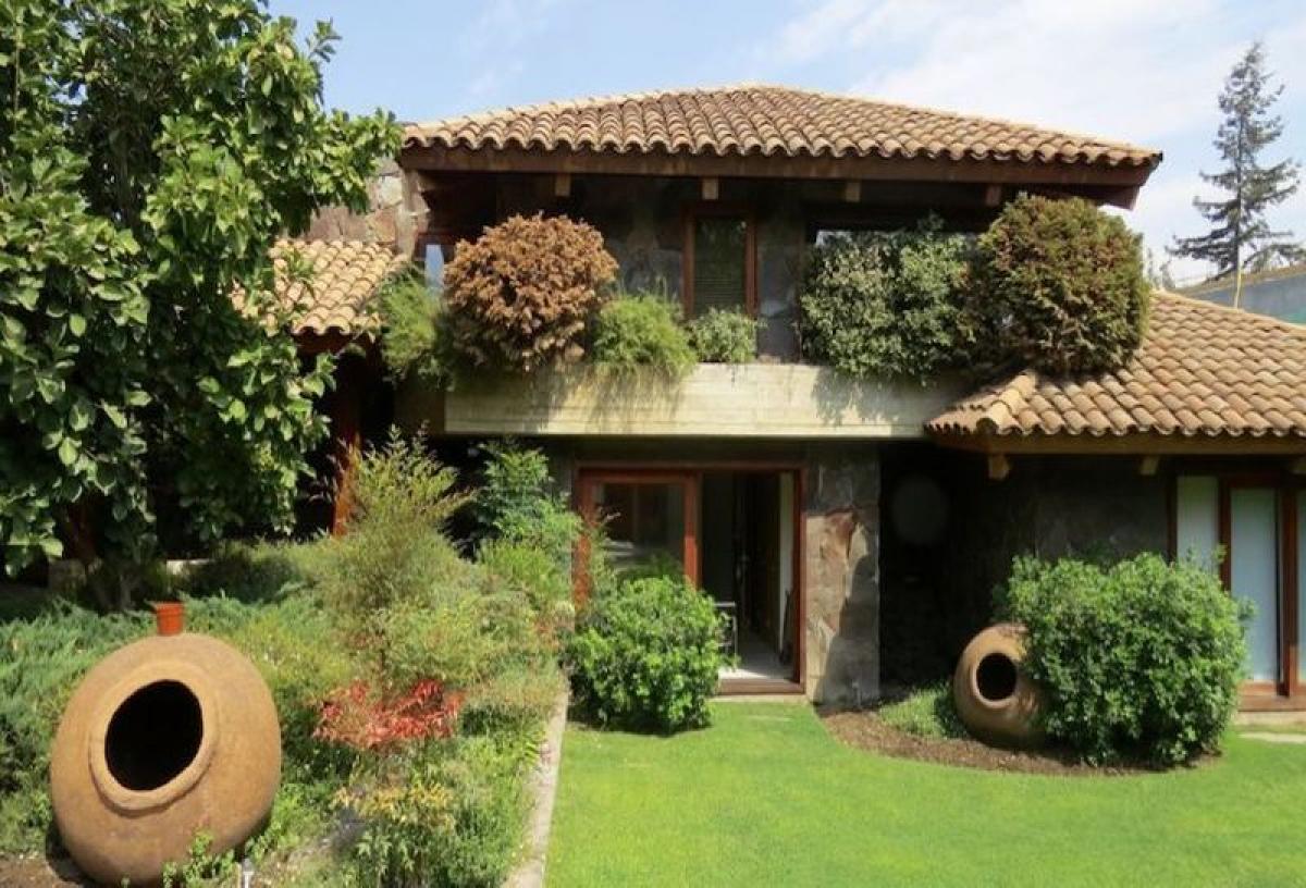 4 bedrooms House in Santiago, Chile No. 1991