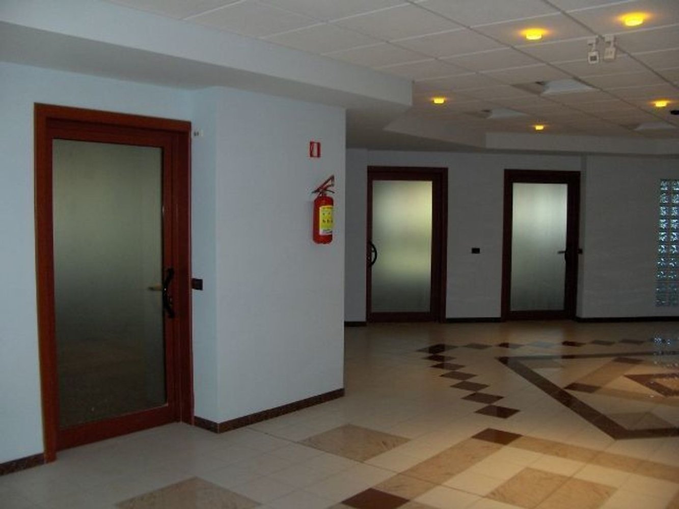 350m² Office in San Benedetto del Tronto, Italy No. 259042