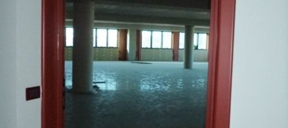 350m² Office in San Benedetto del Tronto, Italy No. 259042 10