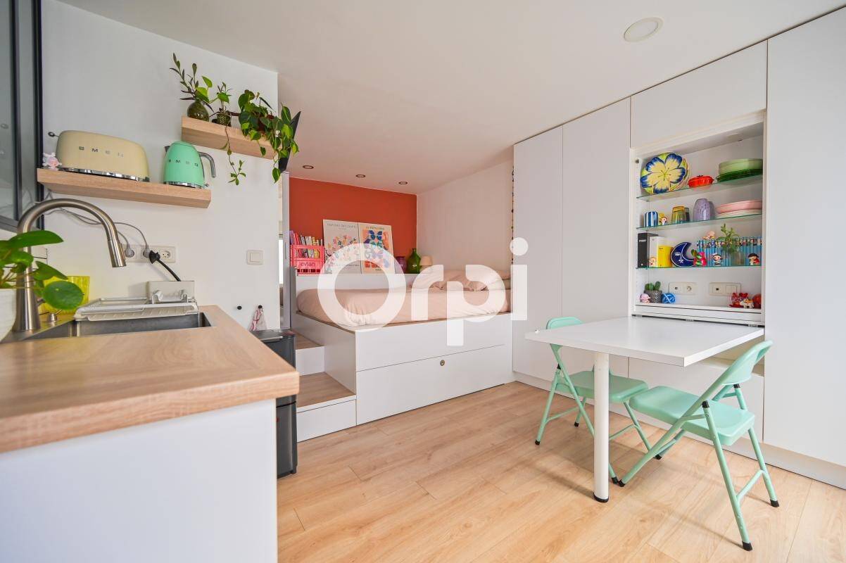 Studio in Paris, France, Nr. 142071