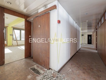 60 bedrooms House in Oeiras, Portugal No. 106078