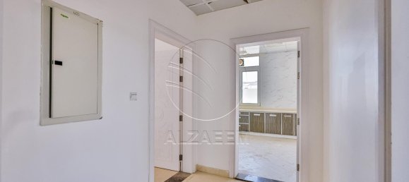 4 bedrooms Villa in Abu Dhabi, UAE No. 29720 10